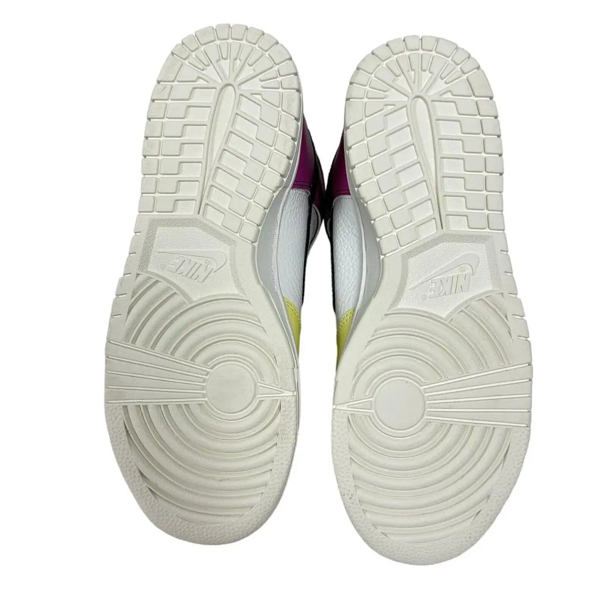 Nike shoes - White 4