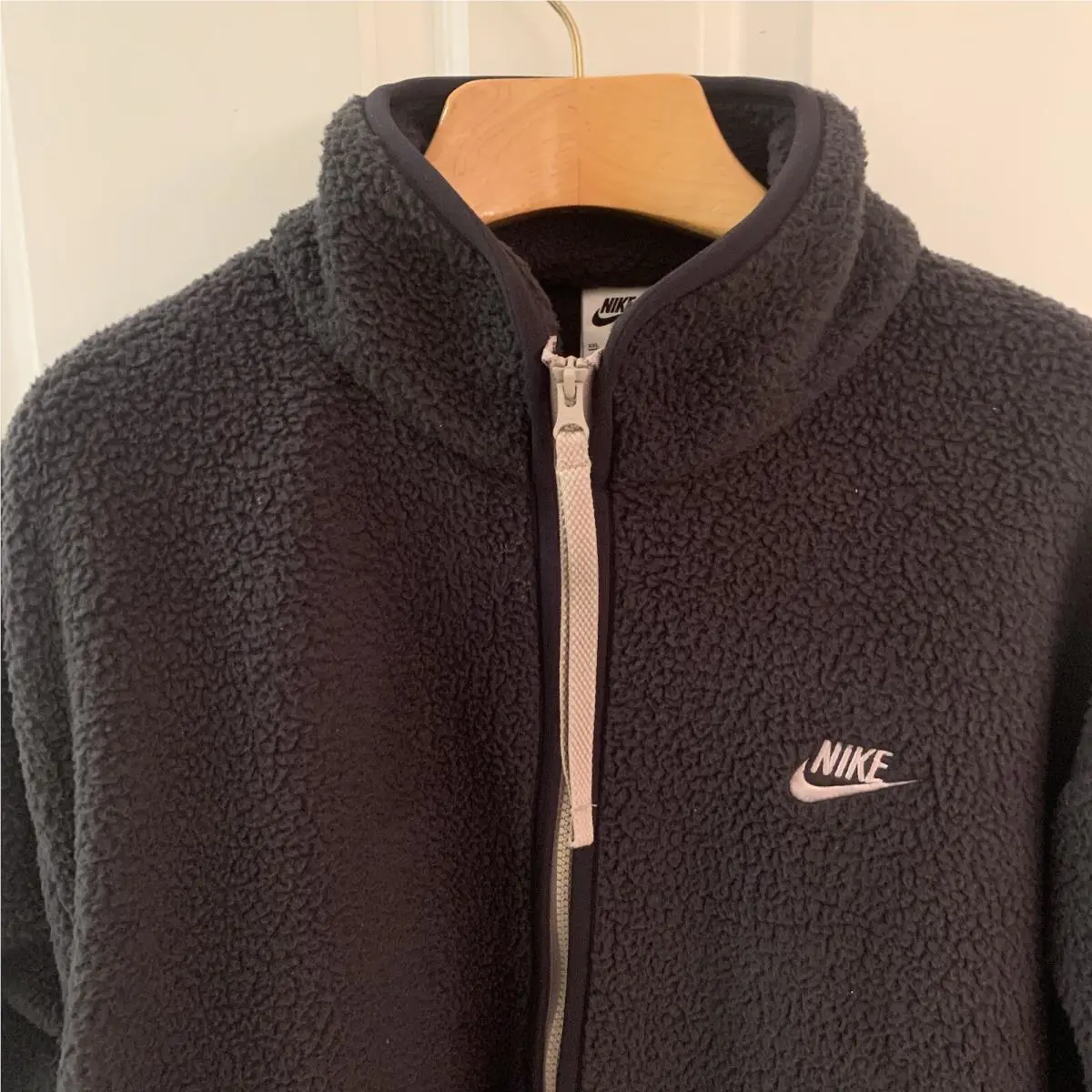 Nike clothing - Gray (UPC: 0195242975398) 0