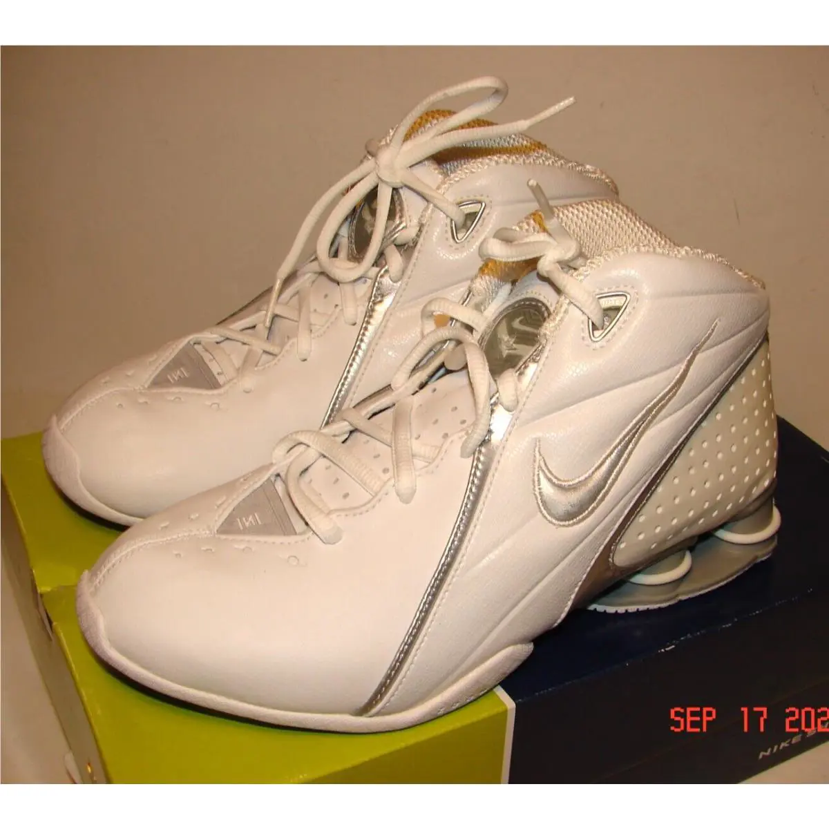 Women`s Nike Shox Revolution Sneakers White Silver Size 8.5 311233-101