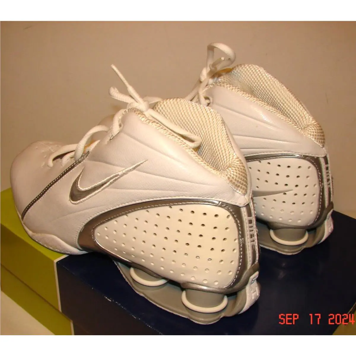 Nike shoes - Nike Shox - Shox - 311233101 - White 0