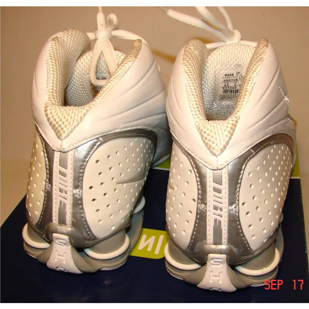 Nike shoes - Nike Shox - Shox - 311233101 - White 1