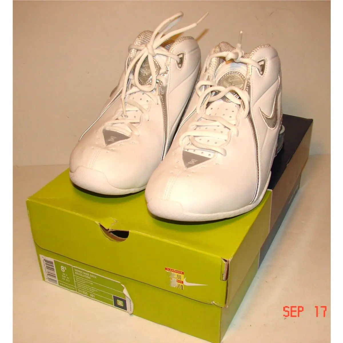 Nike shoes - Nike Shox - Shox - 311233101 - White 3