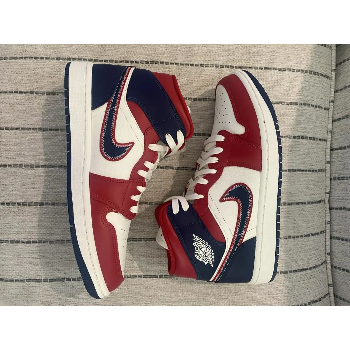 Nike shoes - Air Jordan 1 Mid SE - DQ7648-600 - Red 1