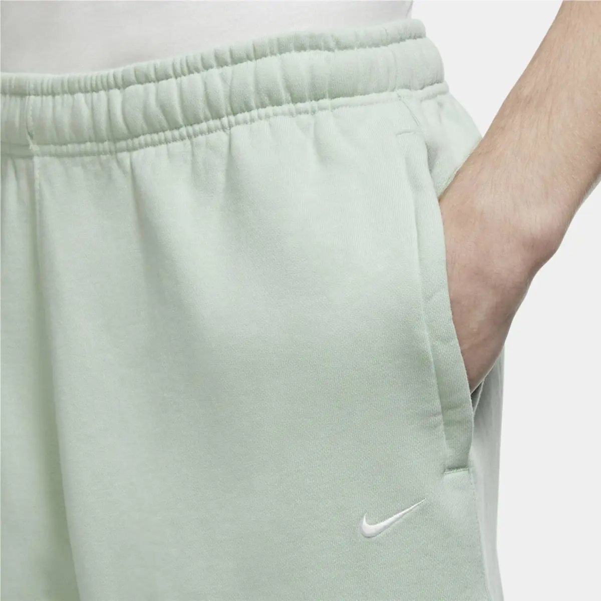 Nike clothing - Green (UPC: 194498798393) 1