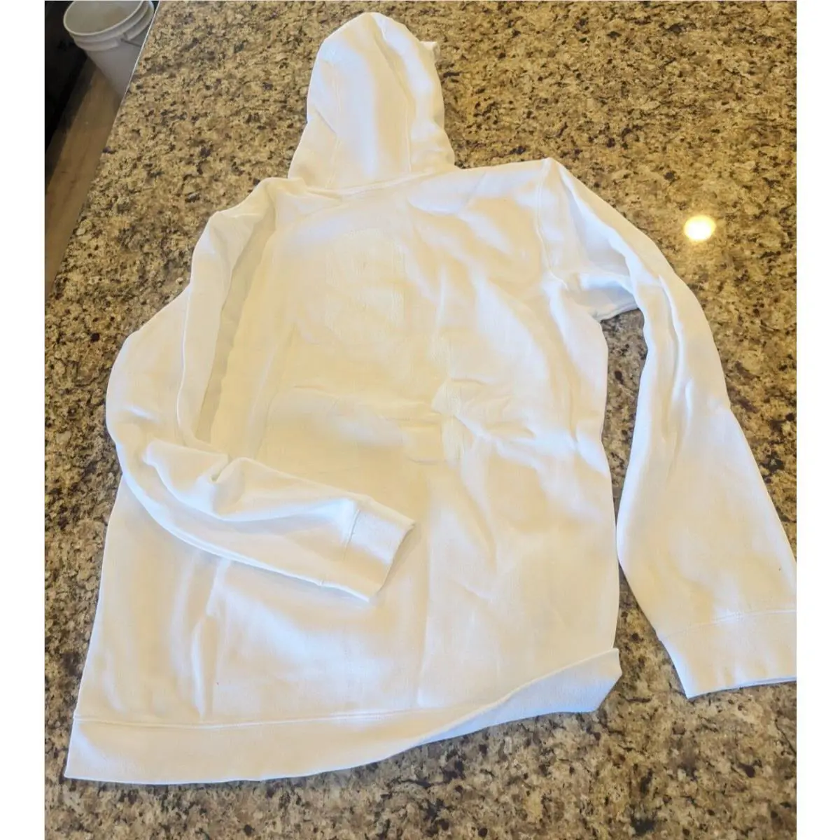 Nike clothing - White (UPC: 197594252622) 0