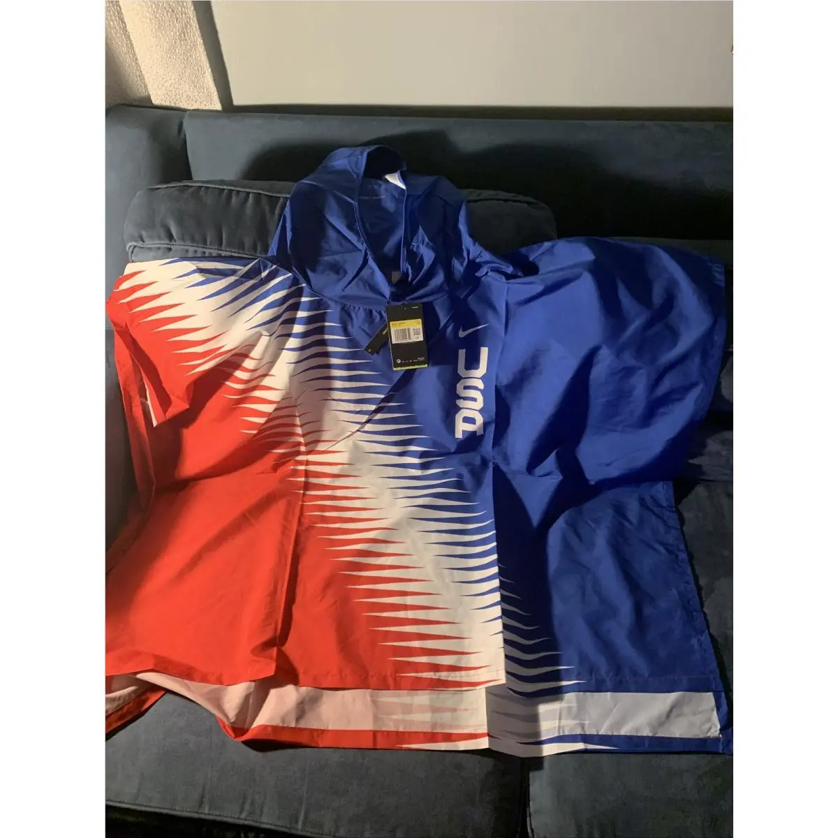 Nike clothing - Multicolor (UPC: 0194494044852) 0