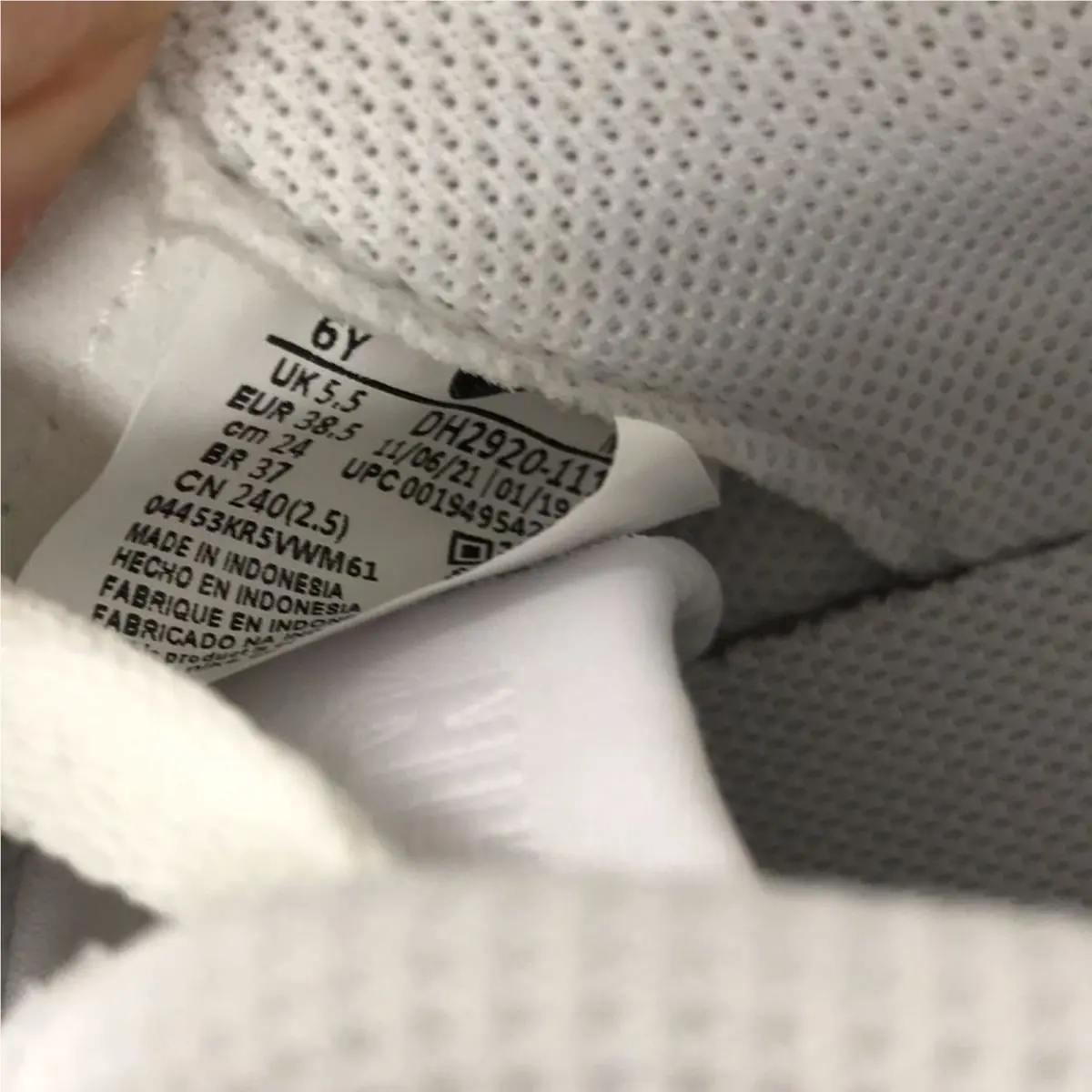 Nike shoes - White 3