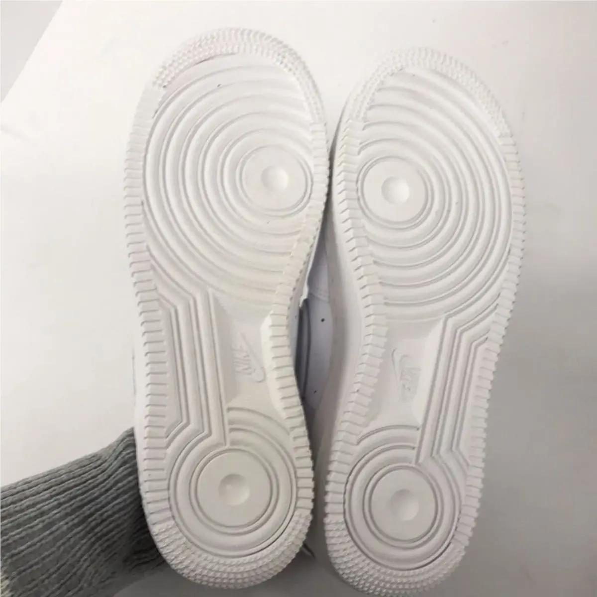 Nike shoes - White 4