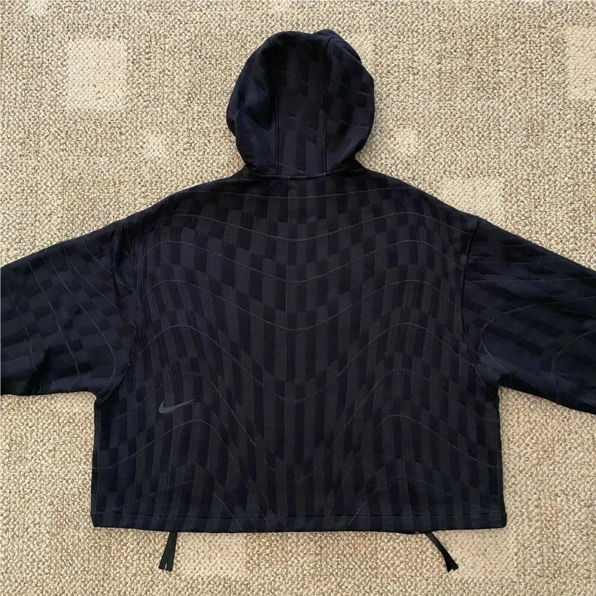 Nike clothing - Black (UPC: 194502845761) 2