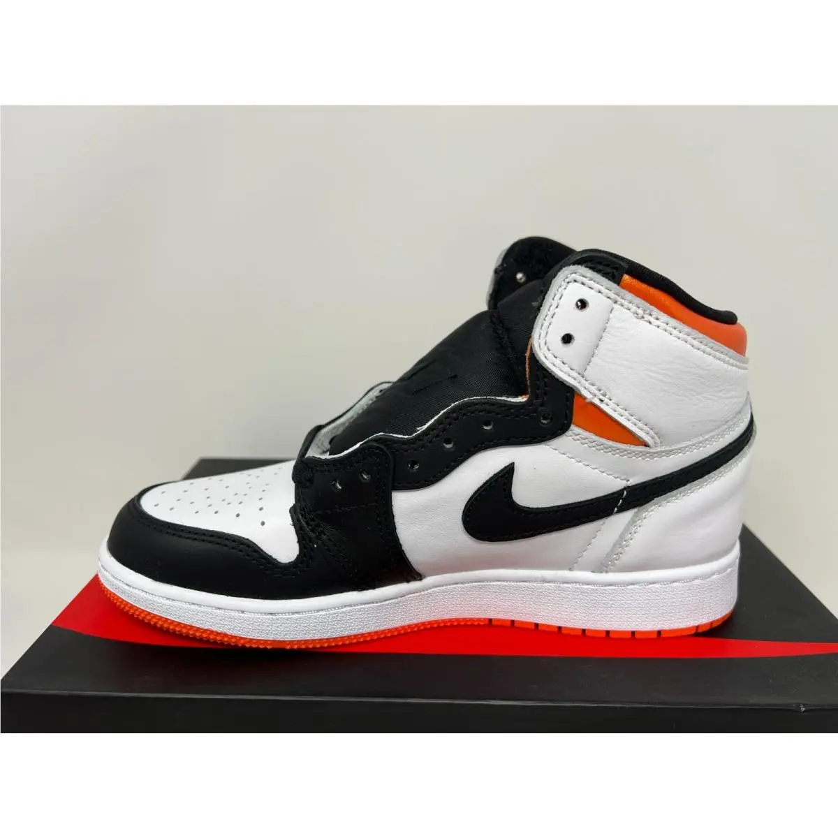 Nike shoes - Air Jordan 1 - Air - 575441-180 - Orange 2
