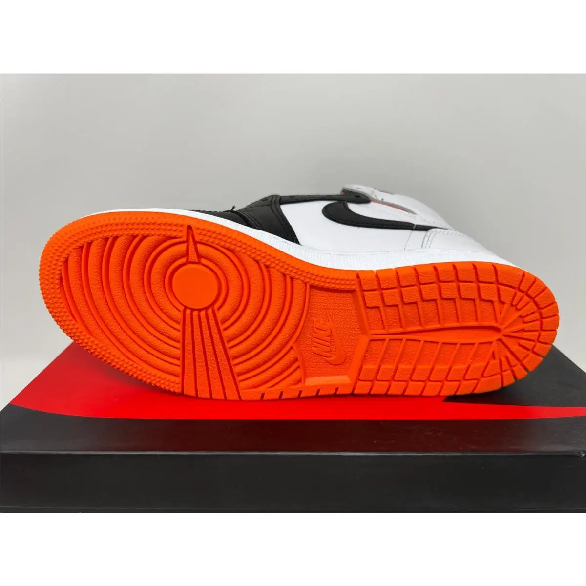 Nike shoes - Air Jordan 1 - Air - 575441-180 - Orange 4