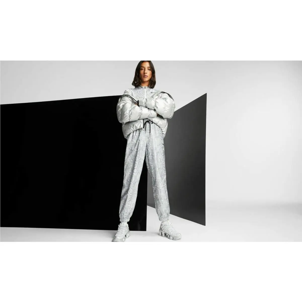 Nike clothing - Silver (UPC: 193151853226) 5