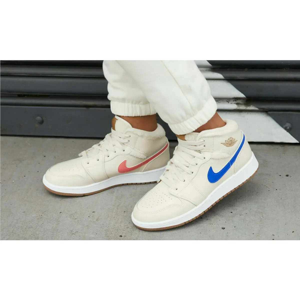 Nike shoes - Air Jordan 1 Mid - Air Mid - DO2207-264 - White 9