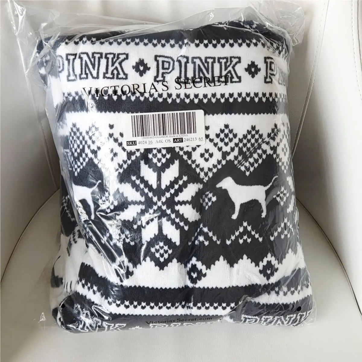 Victoria`s Secret Sherpa Blankets Wraps Beach Towels You Choose Pick Nip PINK BLACK & WHITE DOG BLANKET 5O ” X 60 ” by Victoria's Secret