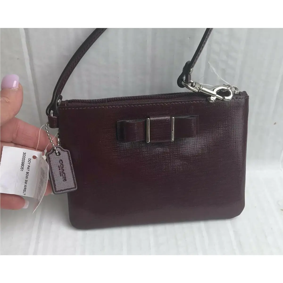 Coach Darcy Pat Bow Sm Wristlet Sherry F52137