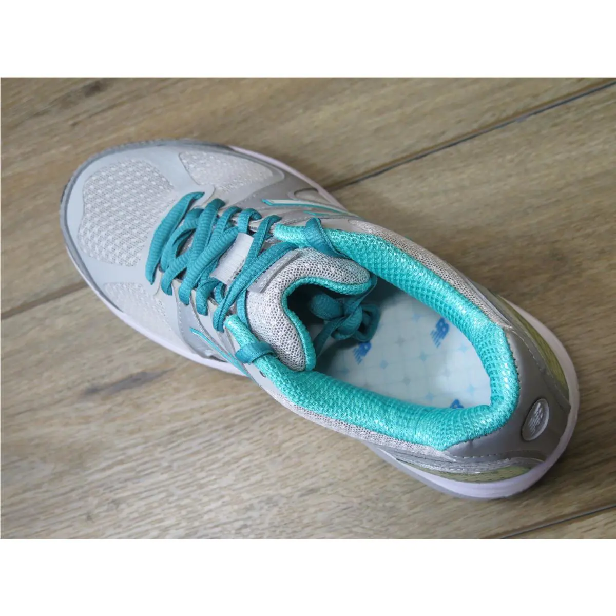 New Balance shoes - Silver 4