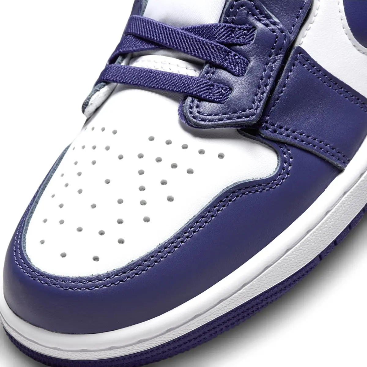 Nike shoes - White 16