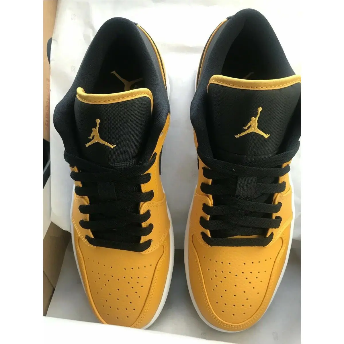Nike shoes - Jordan 1 - 553558 700 - University Gold 5