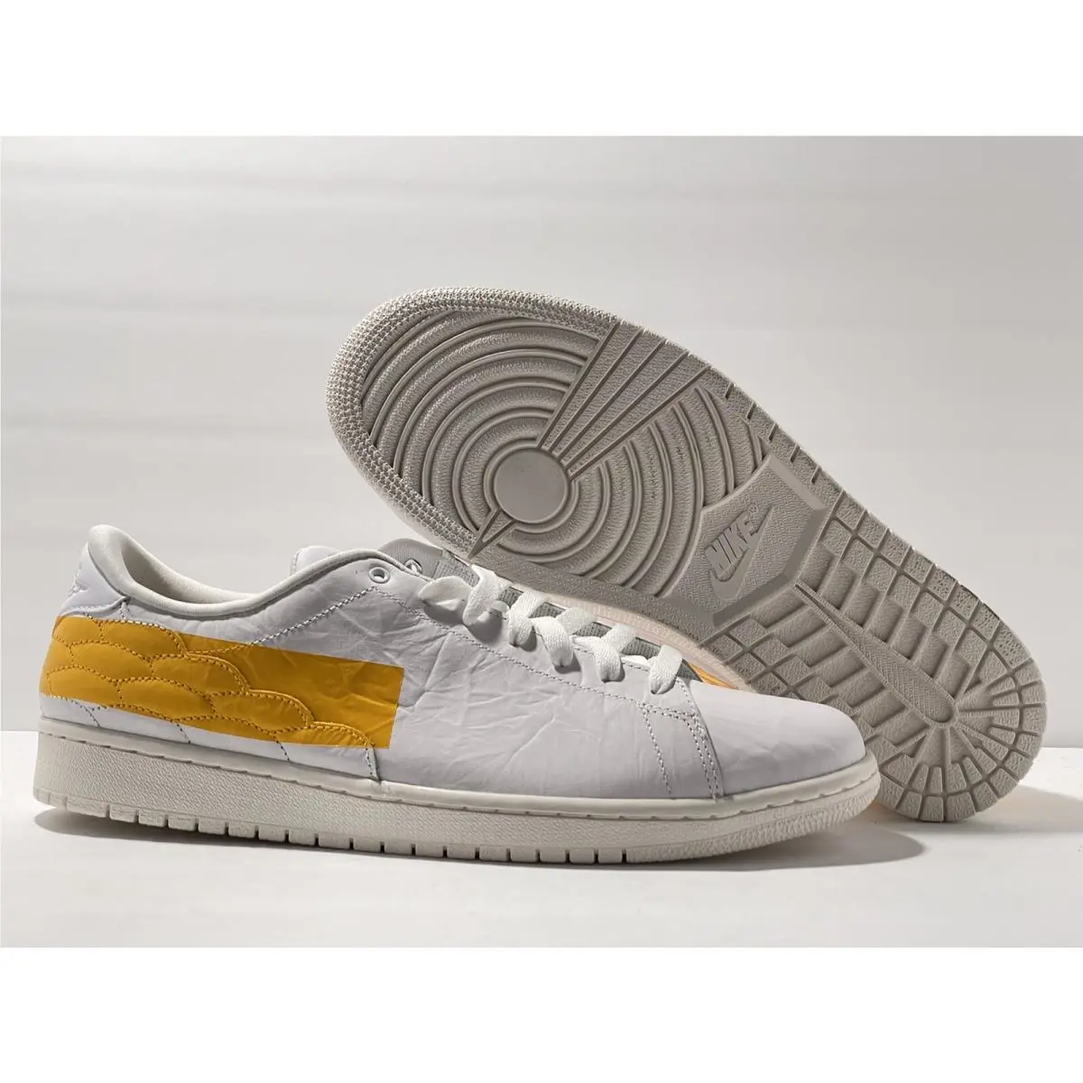 Nike shoes - Air Jordan 1 - Air - DJ2756 102 - White 4