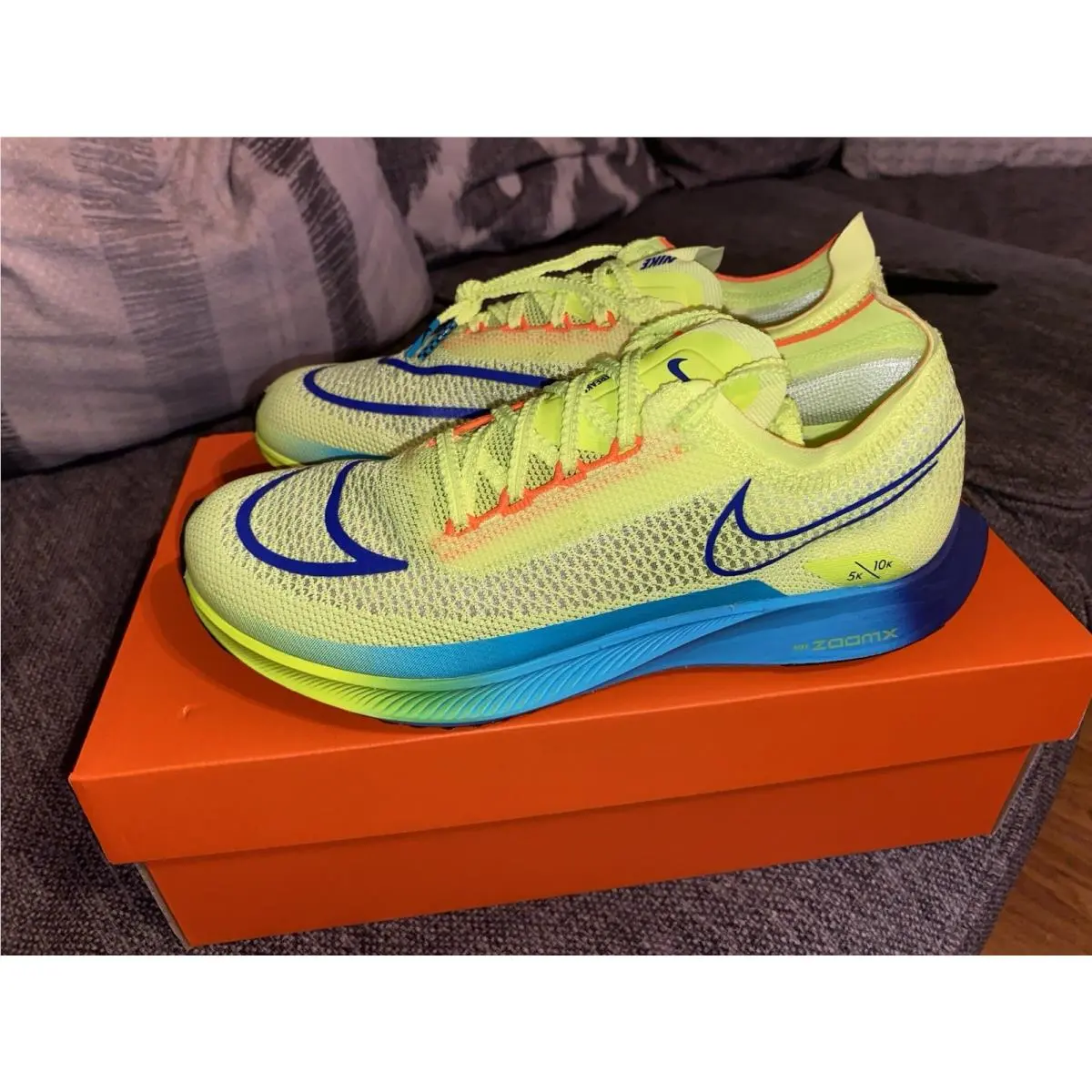 DS  Streakfly Volt Bright Crimson Shoes DJ6566-700 Mens 5.5 Womens 7 by Nike