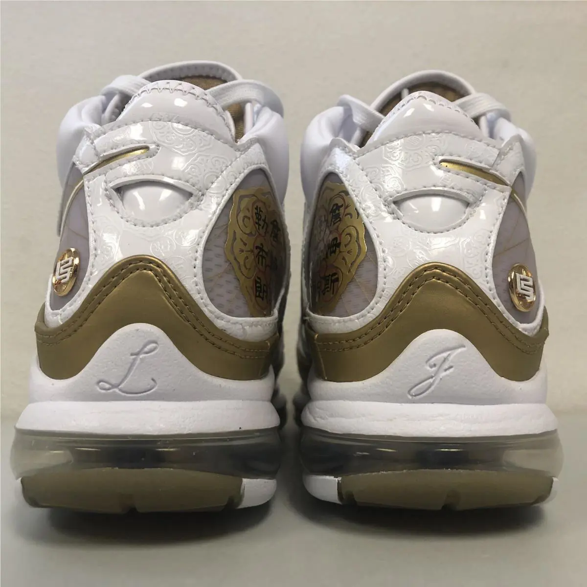 Nike shoes - Lebron VIII - Lebron VIII - CU5646-100 - White/Metallic Gold (UPC: 193657921283) 2