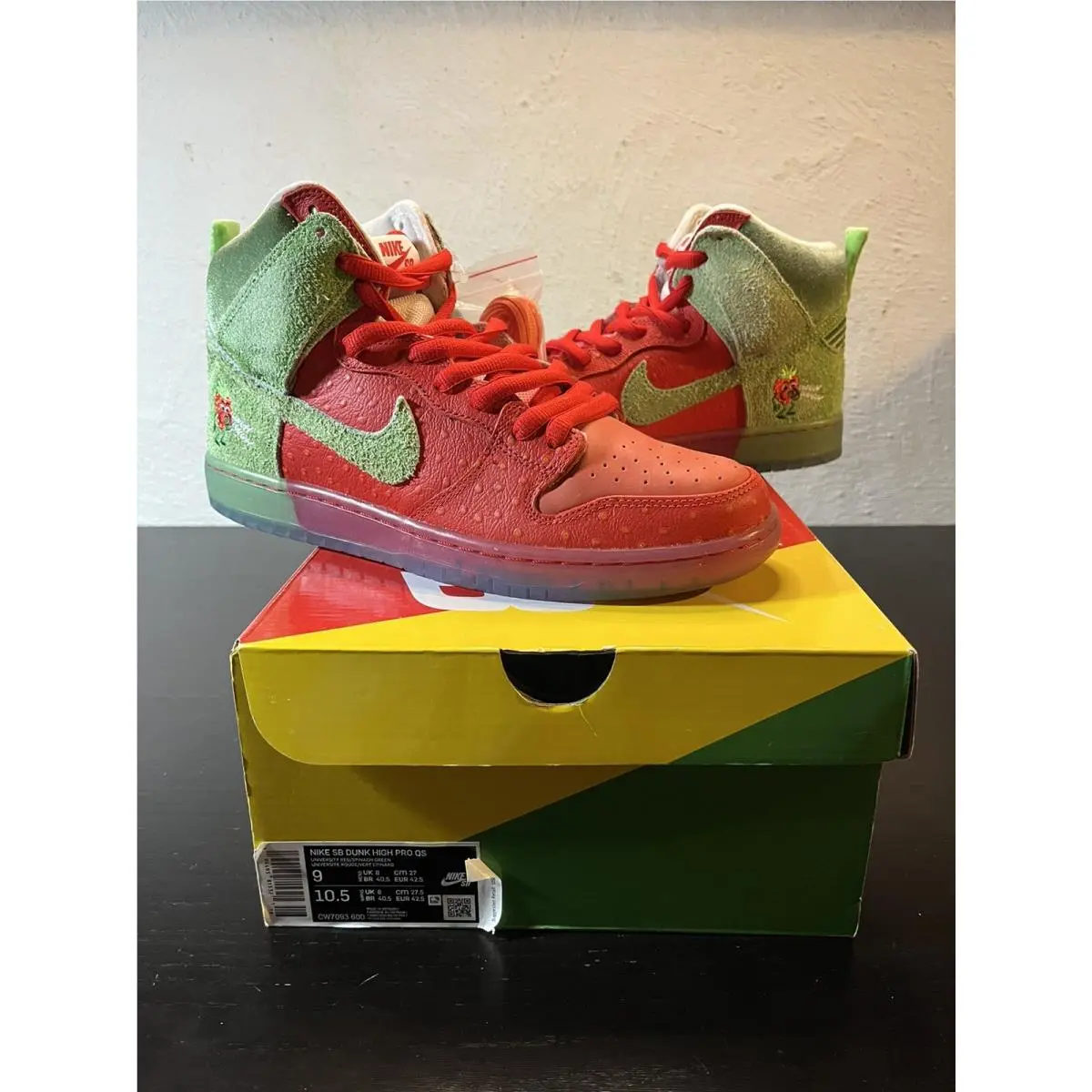 Nike SB Dunk High ‘strawberry Cough’ Men’s 9/Women’s 10.5 CW7093-600