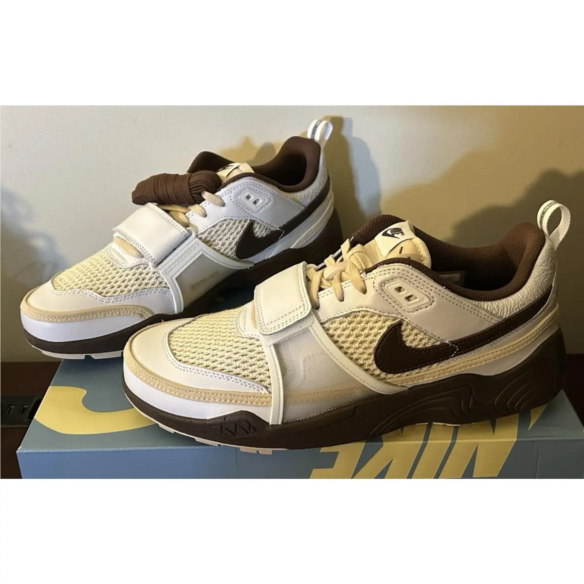 Nike shoes - TRAVIS SCOTT - TRAVIS SCOTT - HQ3073-100 - Brown 0