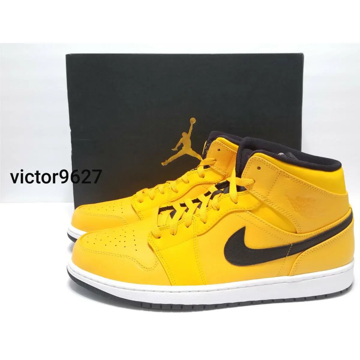 Nike shoes - Nike Air Jordan 1 Retro Mid University Gold - 554724 700 - Gold 3