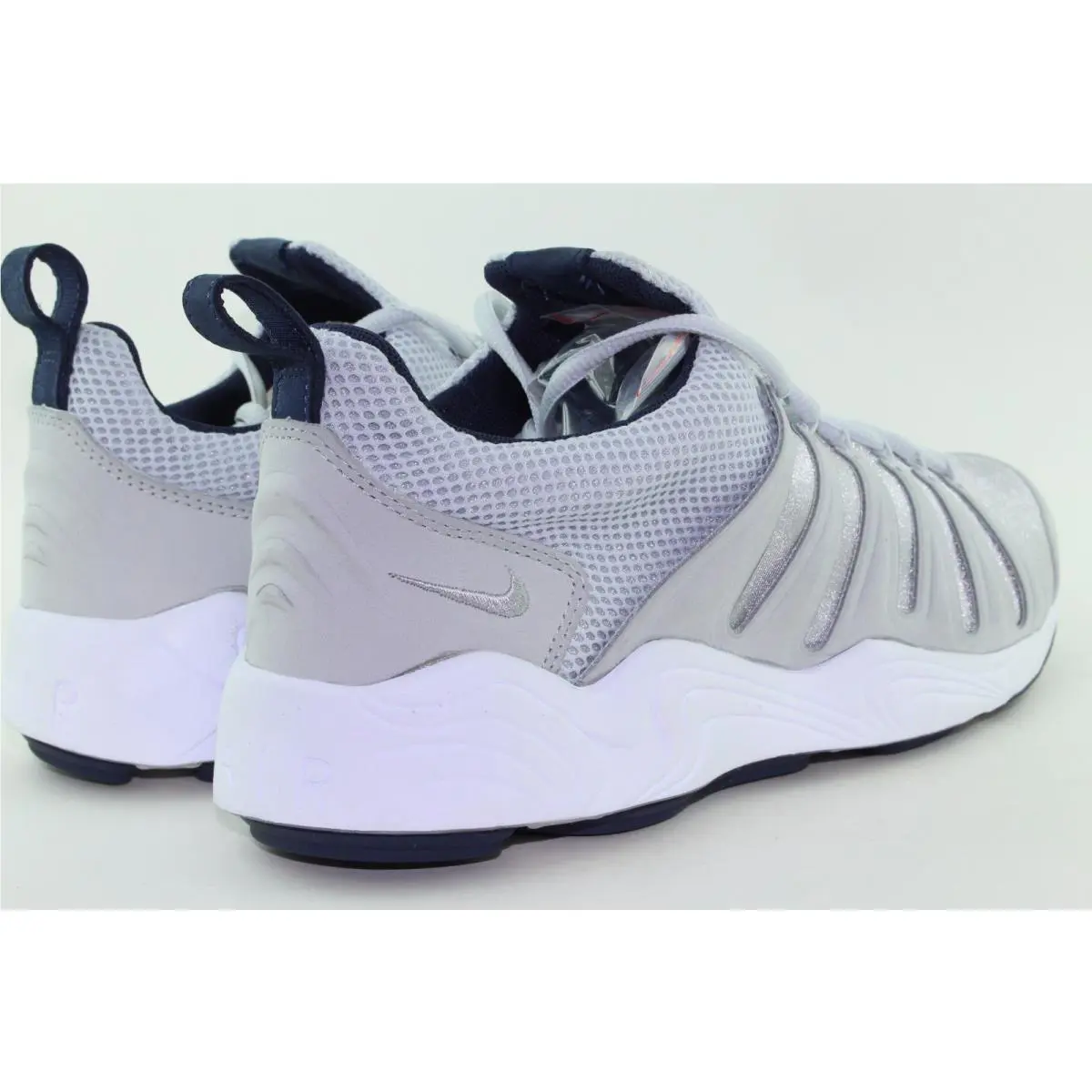 Nike shoes - METALLIC PLATINUM (UPC: 884500643000) 1
