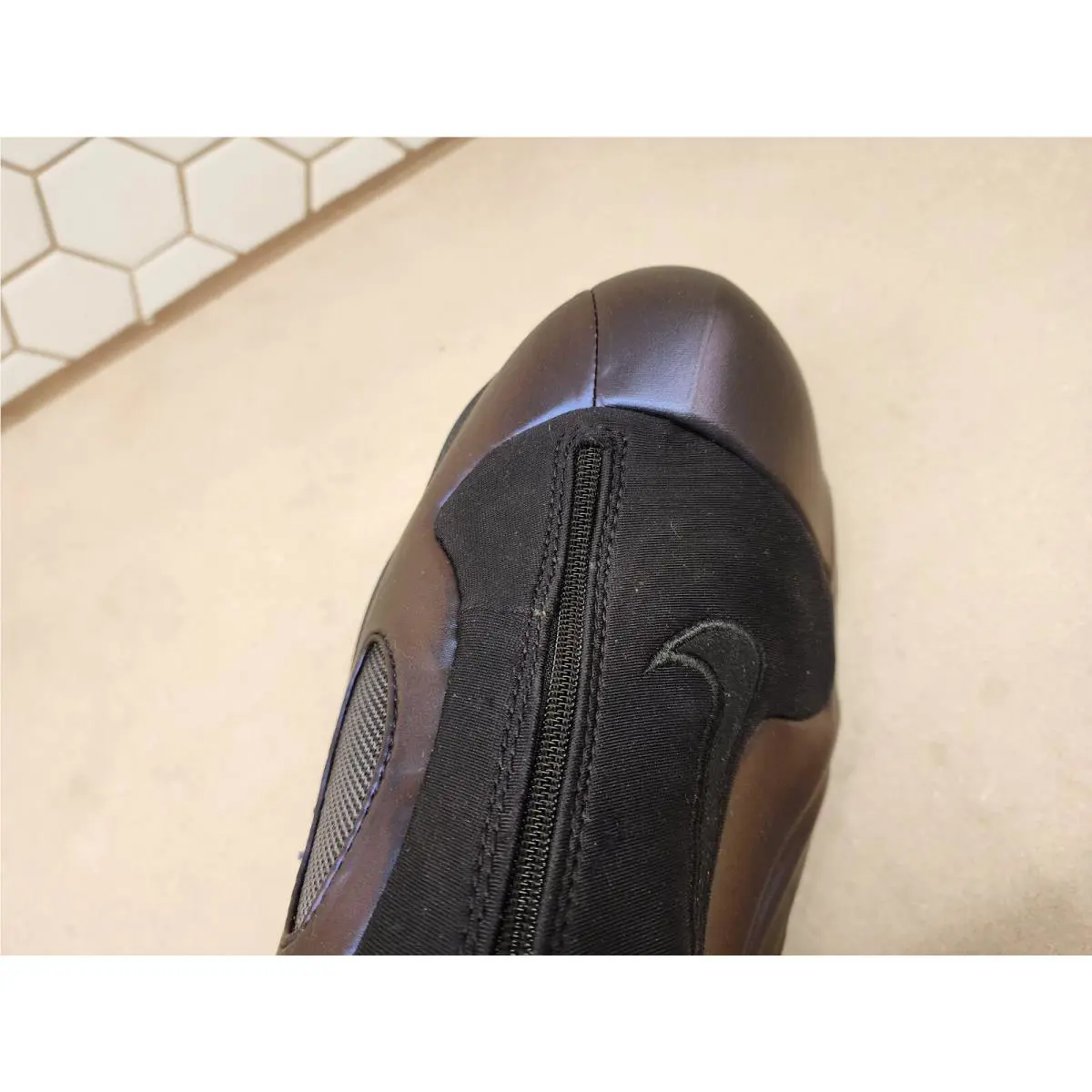 Nike shoes - Nike Air Flightposite - Air Flightposite - 624015-051 - Black/ Eggplant-Metallic Silver (UPC: 091205510883) 4