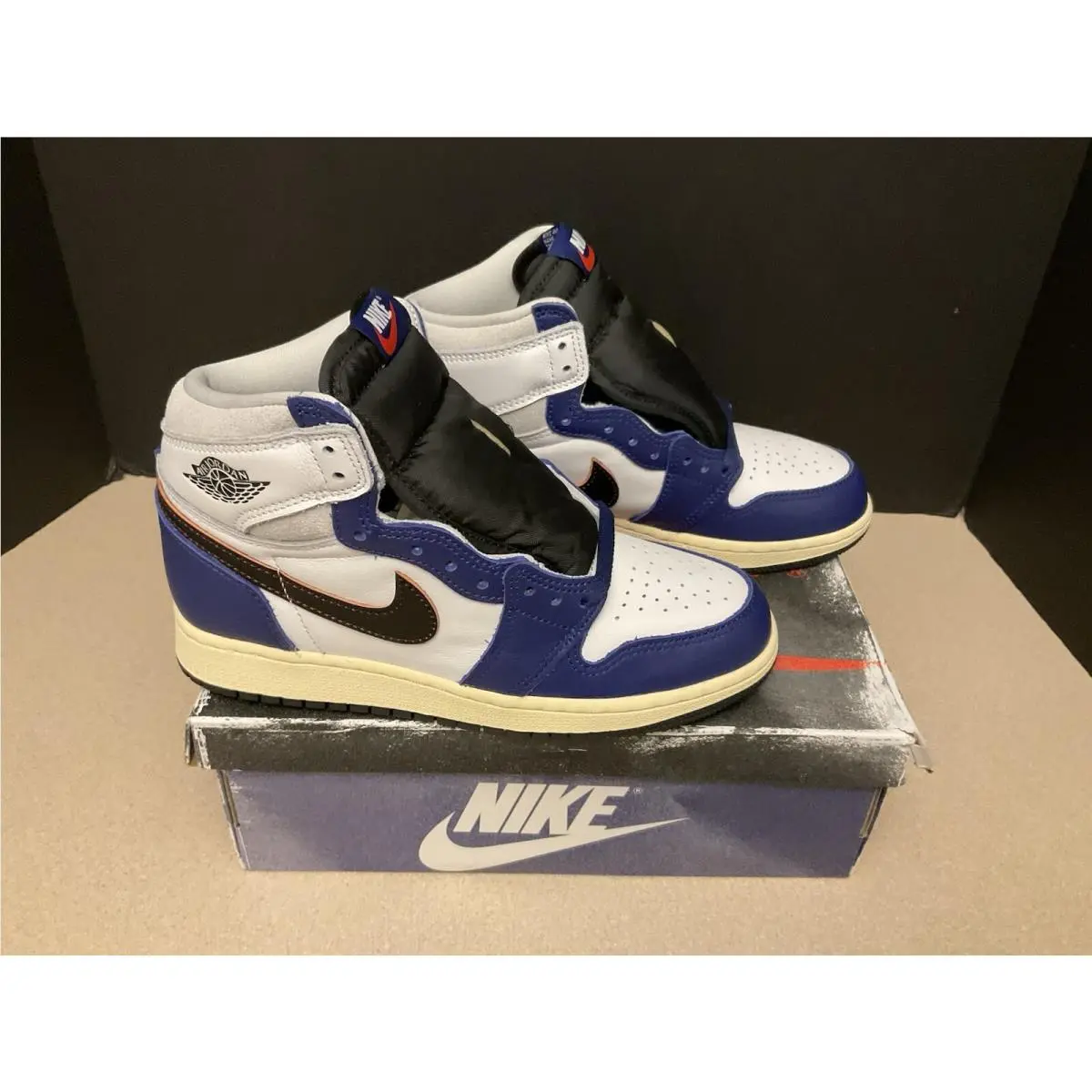 Youth Nike Air Jordan 1 Retro High OG Rare Air DZ5485-100 Shoes. Size 4Y
