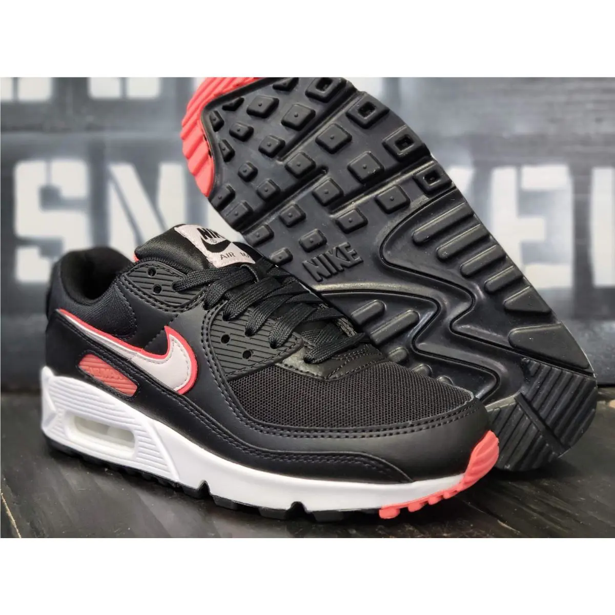 Nike shoes - Black (UPC: 195237077571) 1