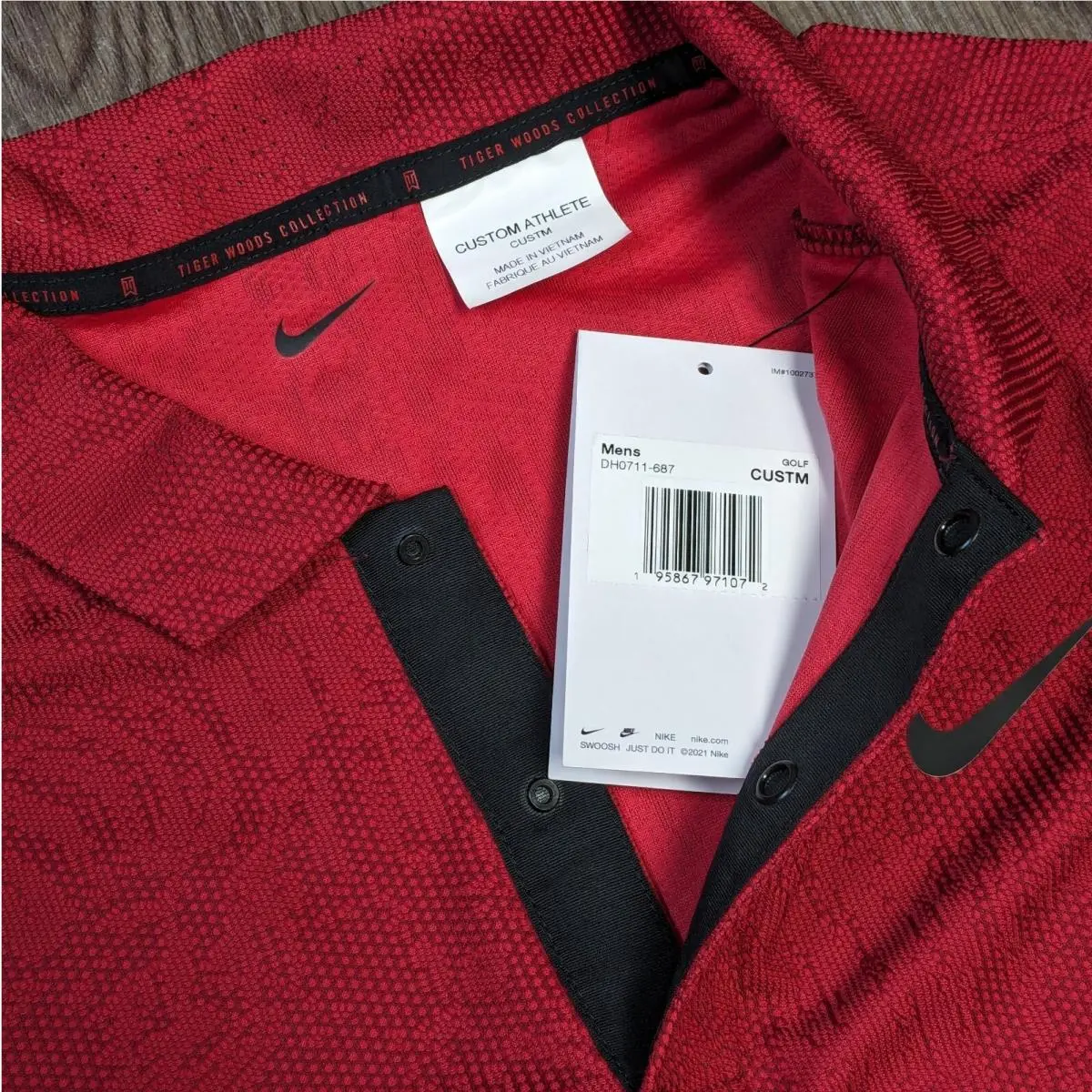 Nike clothing - Nike Tiger Woods Collection 25th Anniversary Polo - DH0711-687 - Red (UPC: 195867971072) 3