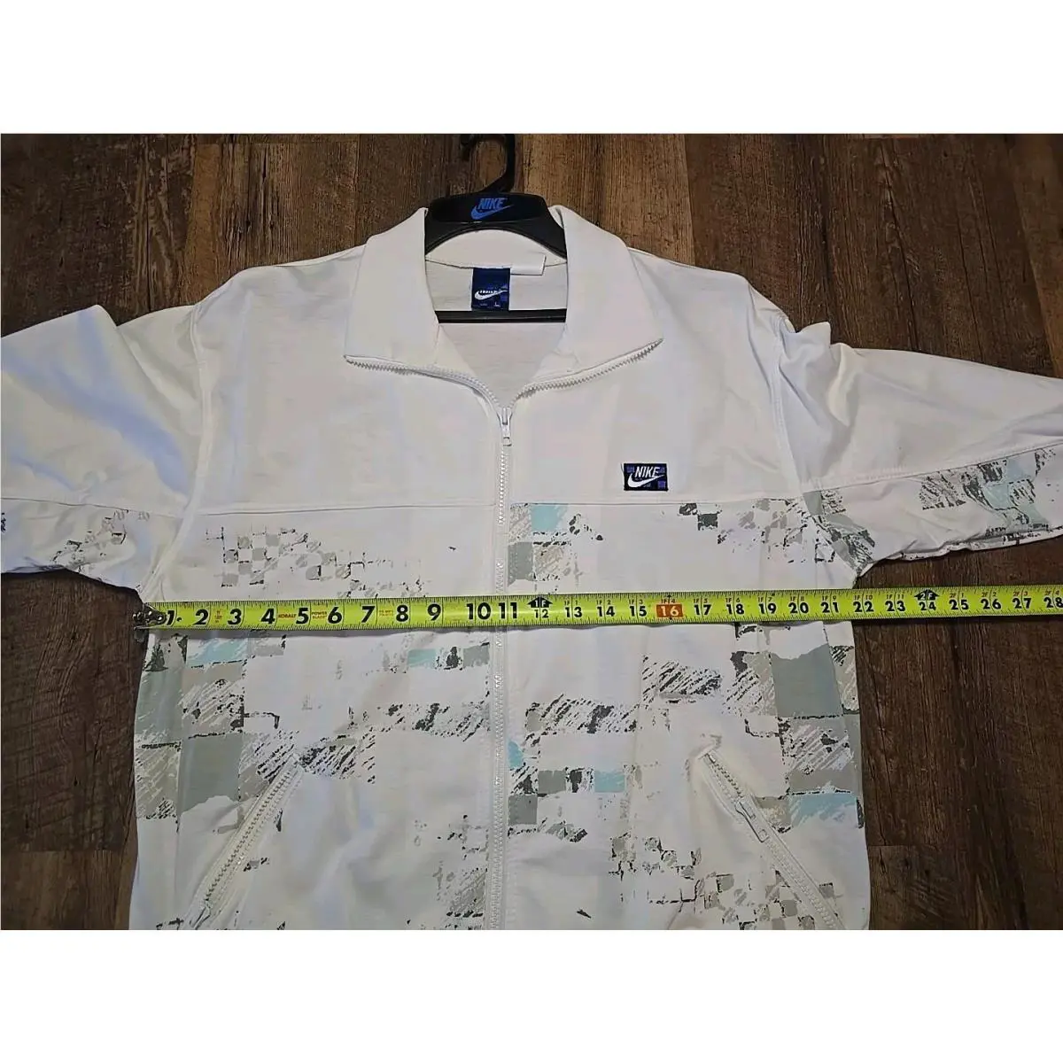 Nike clothing - White / Grey / Green / Blue 1