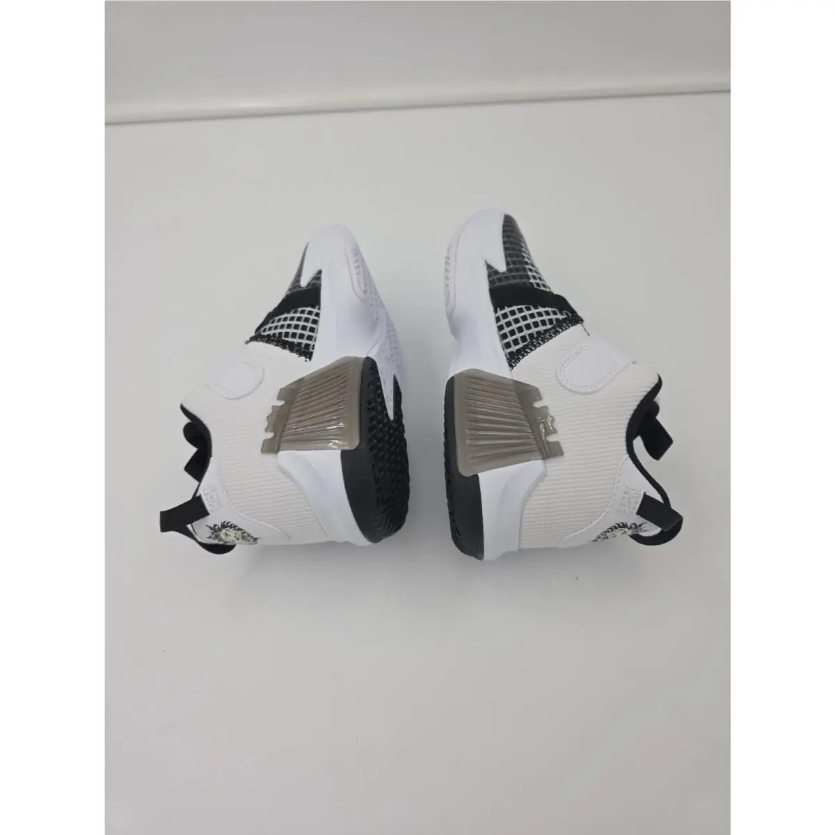Nike shoes - Nike LeBron Witness - LeBron Witness - White Black (UPC: 196152325150) 1