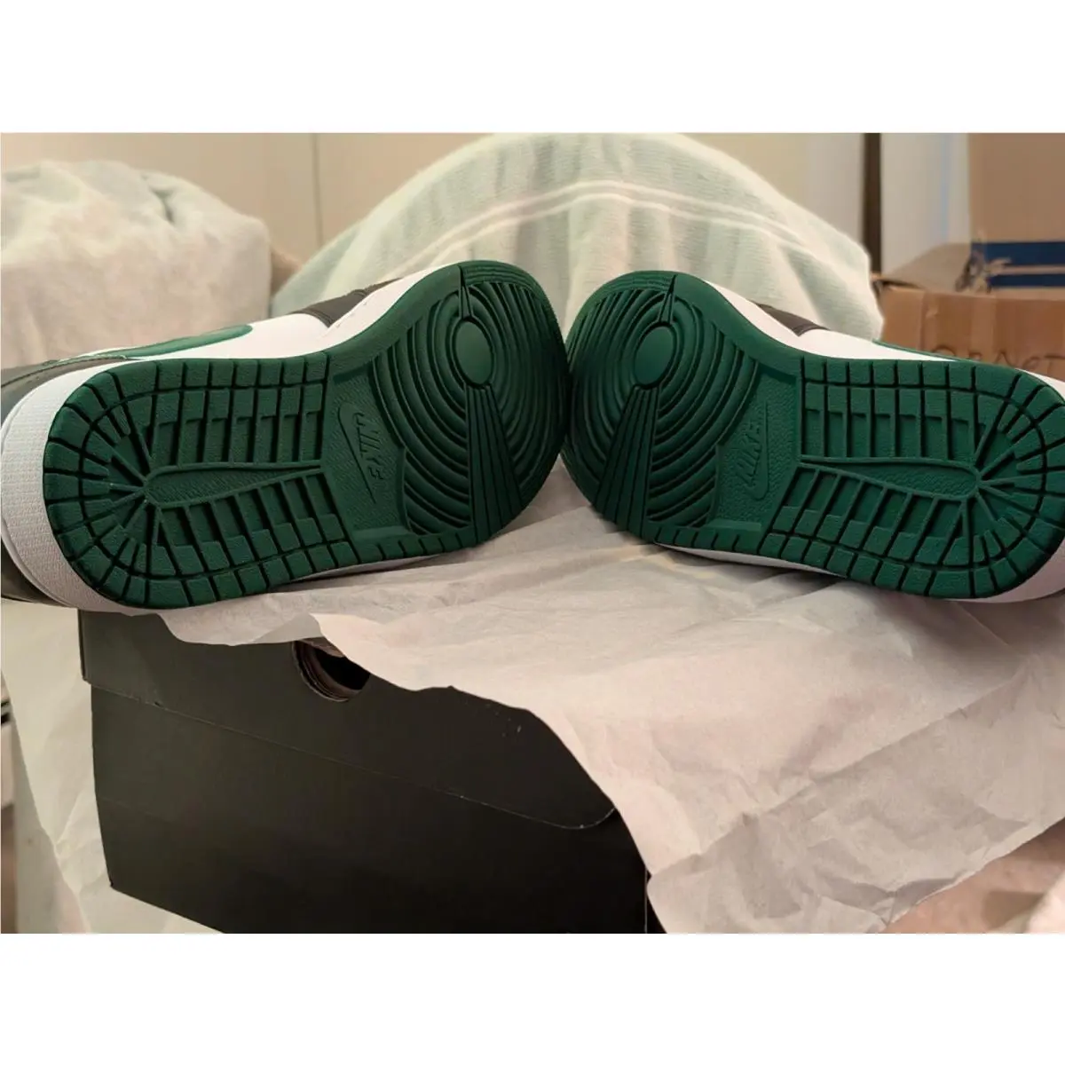 Nike shoes - Air Jordan 1 - Air - 554724-067 - Green (UPC: 0193654037925) 19