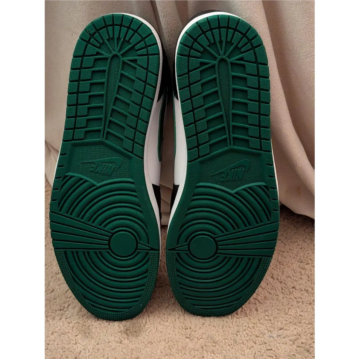 Nike shoes - Air Jordan 1 - Air - 554724-067 - Green (UPC: 0193654037925) 1