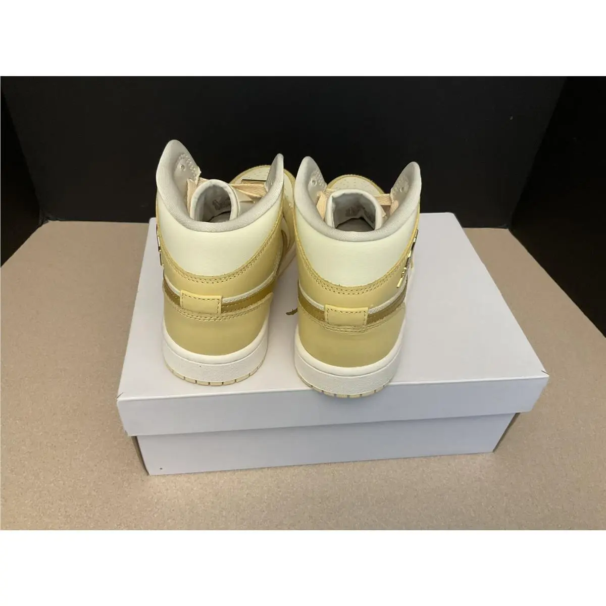 Nike shoes - Air Jordan 1 Mid SE - Multicolor 6