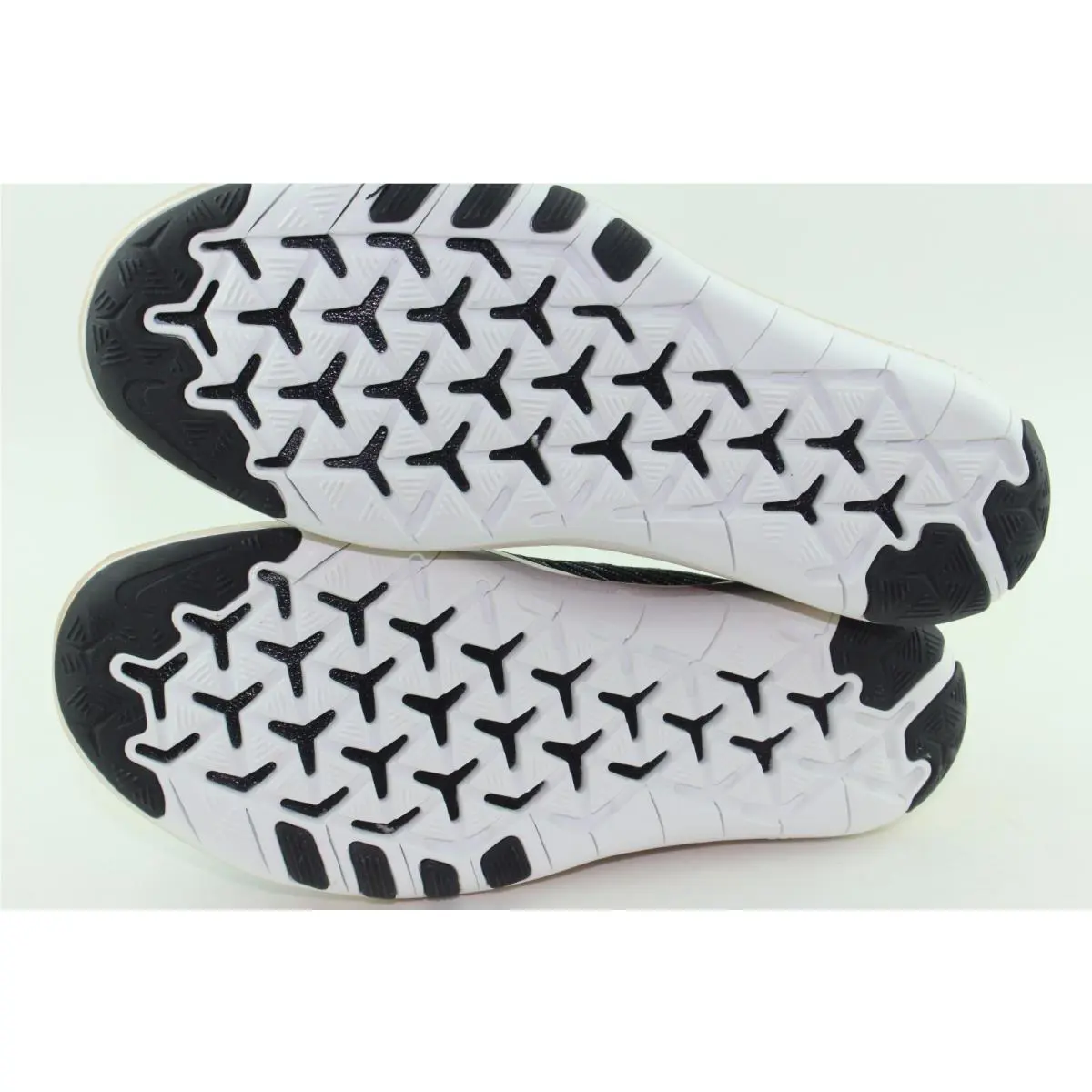 Nike shoes - BLACK, COOL GREY (UPC: 091207498837) 6