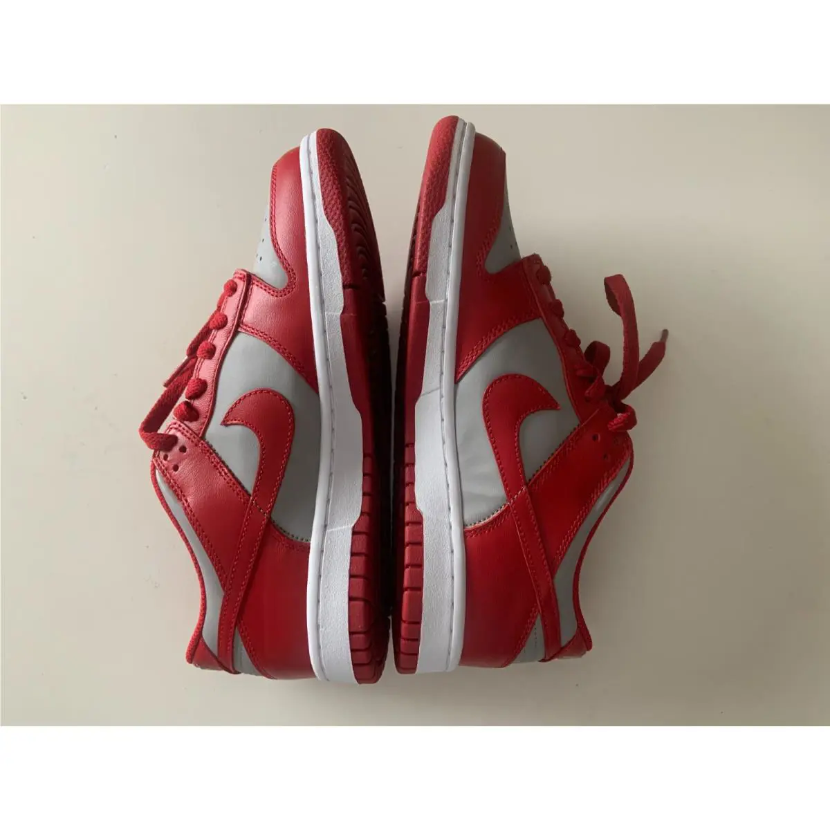 Nike shoes - Grey / University Red (UPC: 194953243031) 2