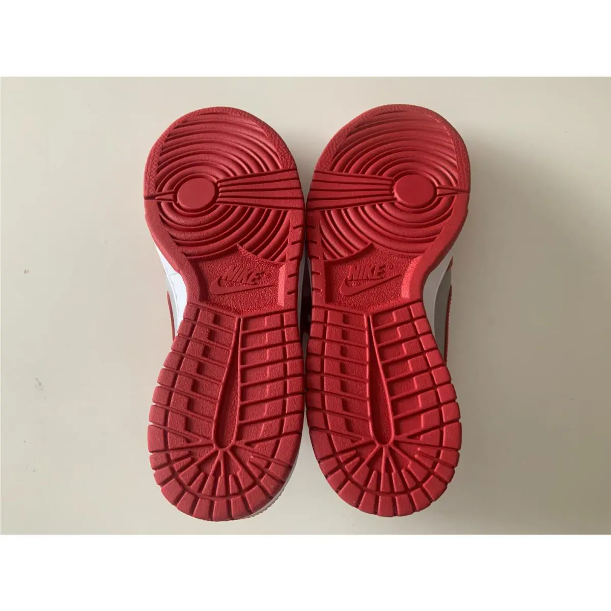 Nike shoes - Grey / University Red (UPC: 194953243031) 4