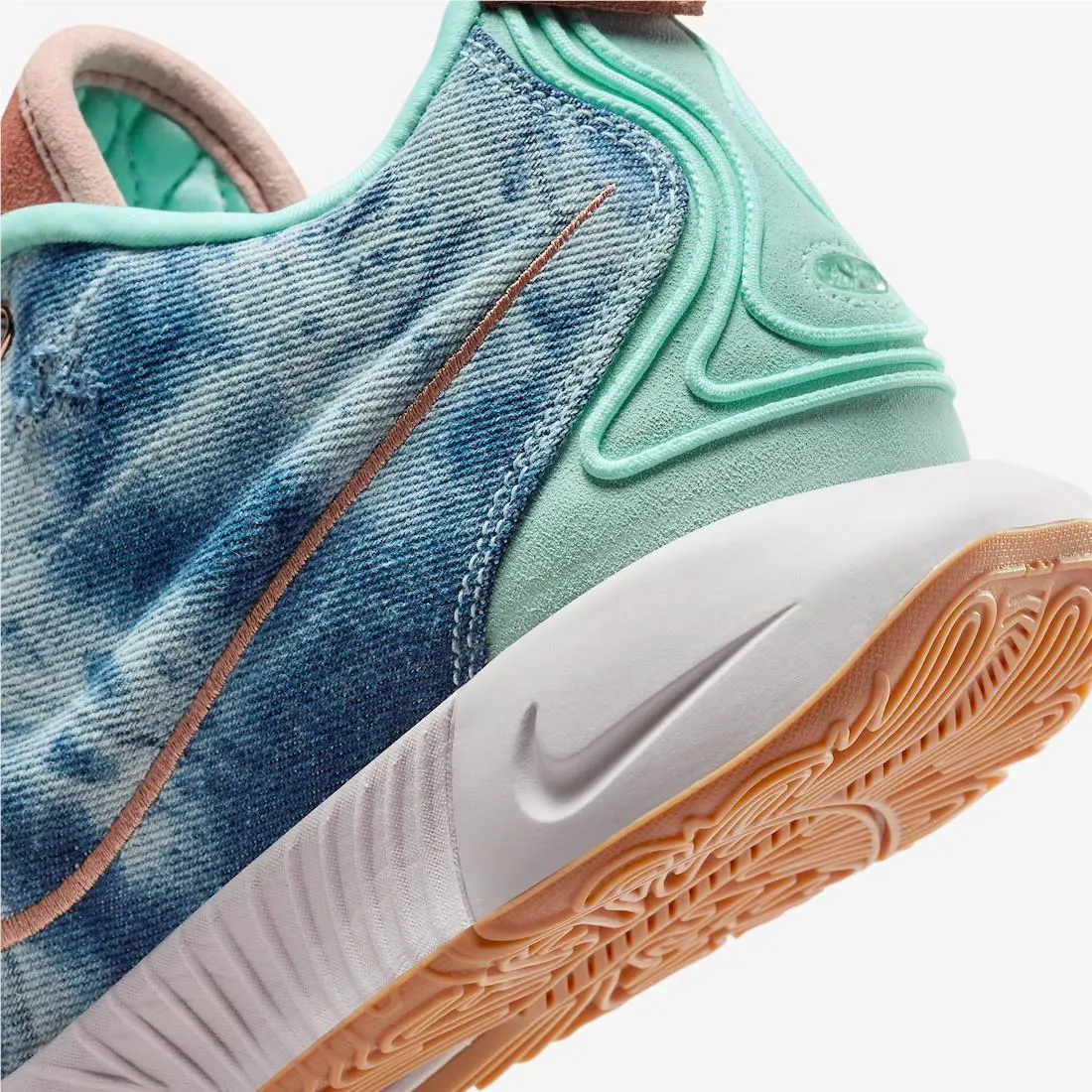 Nike shoes - Jade Ice / Emerald Rise 6