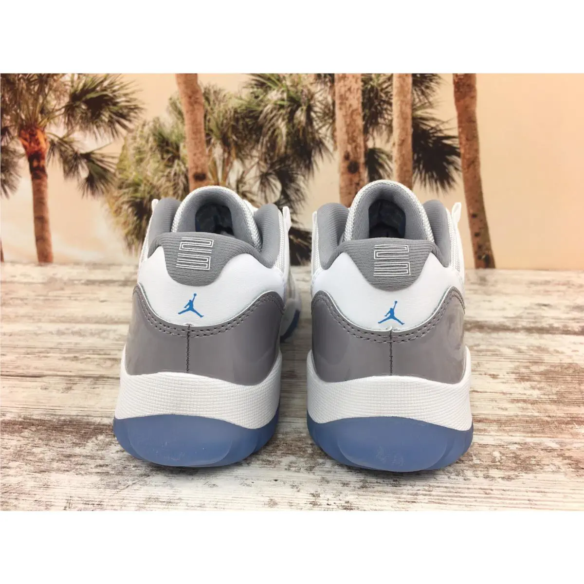 Nike shoes - Air Jordan 11 - Air - White 4