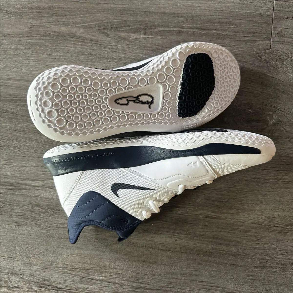 Nike shoes - White 3