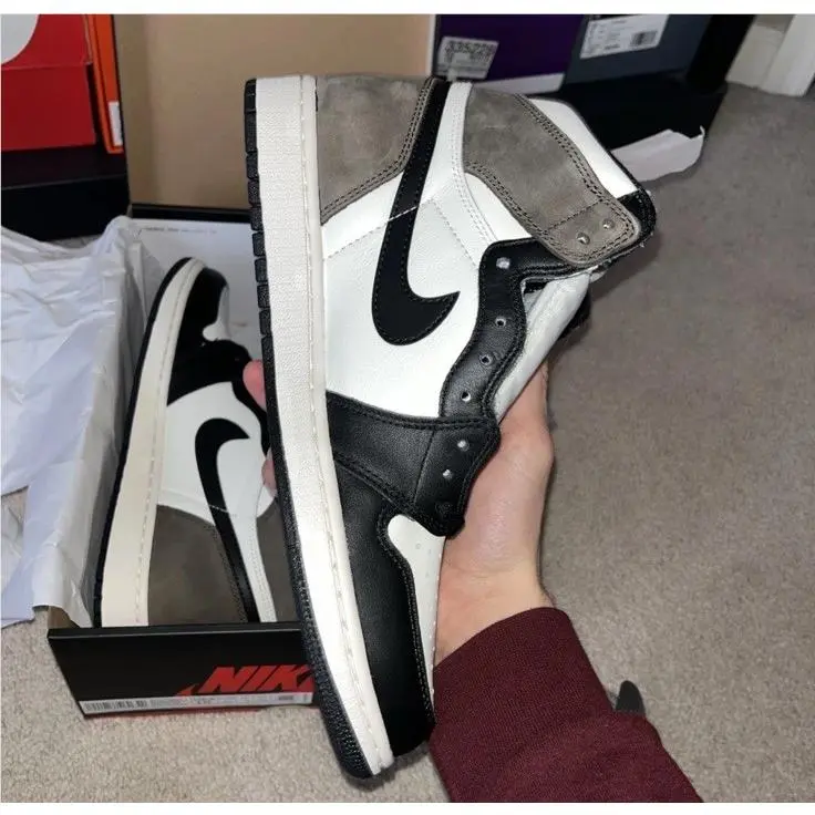 Nike shoes - Air Jordan 1 - Air - 555088105 - Brown 0