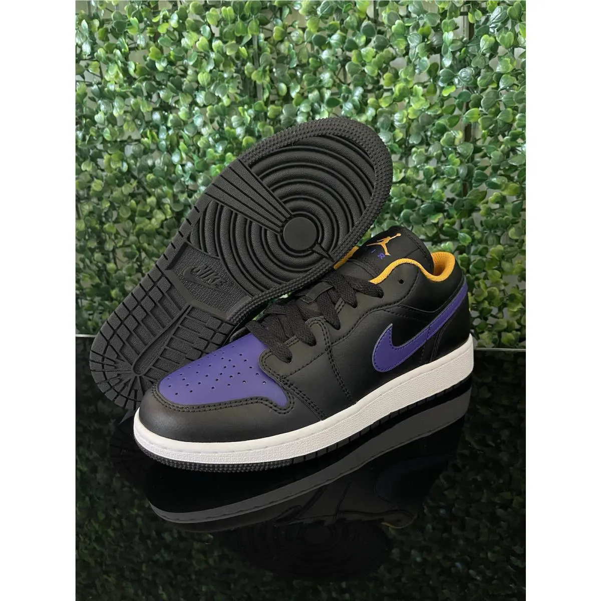 Nike shoes - Air Jordan 1 - Air - Black/Dark Concord Taxi (UPC: 0196152238108) 1