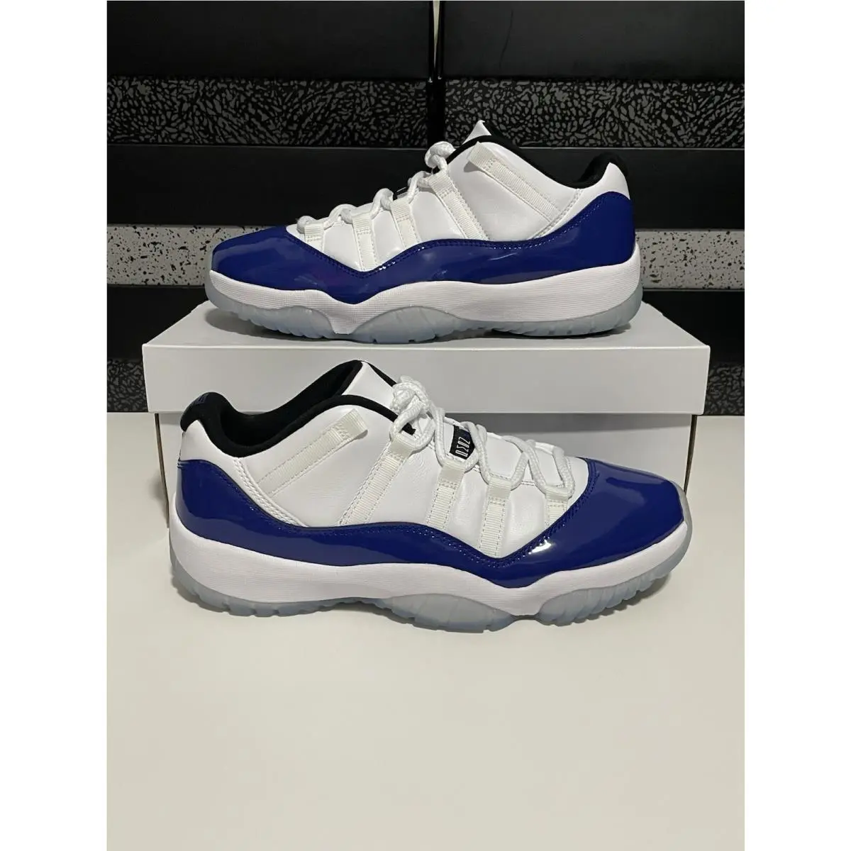 Wmns Air Jordan 11 Retro Low “white Concord” AH7860-100 Womens 10.5 / Mens 9