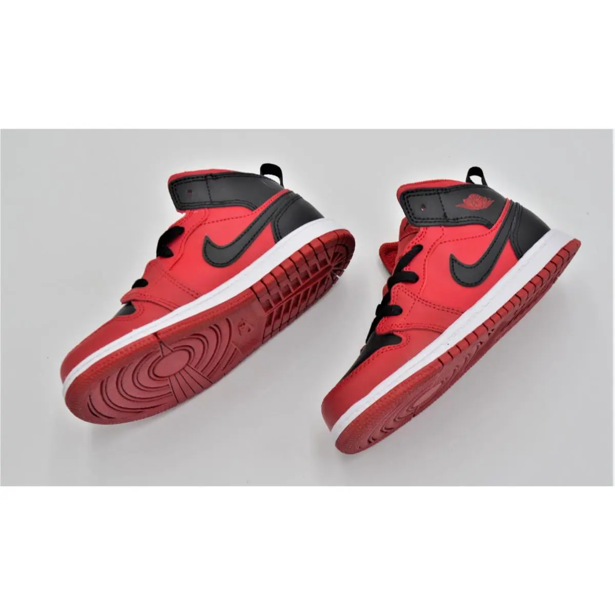 Nike shoes - Jordan 1 - Red 2