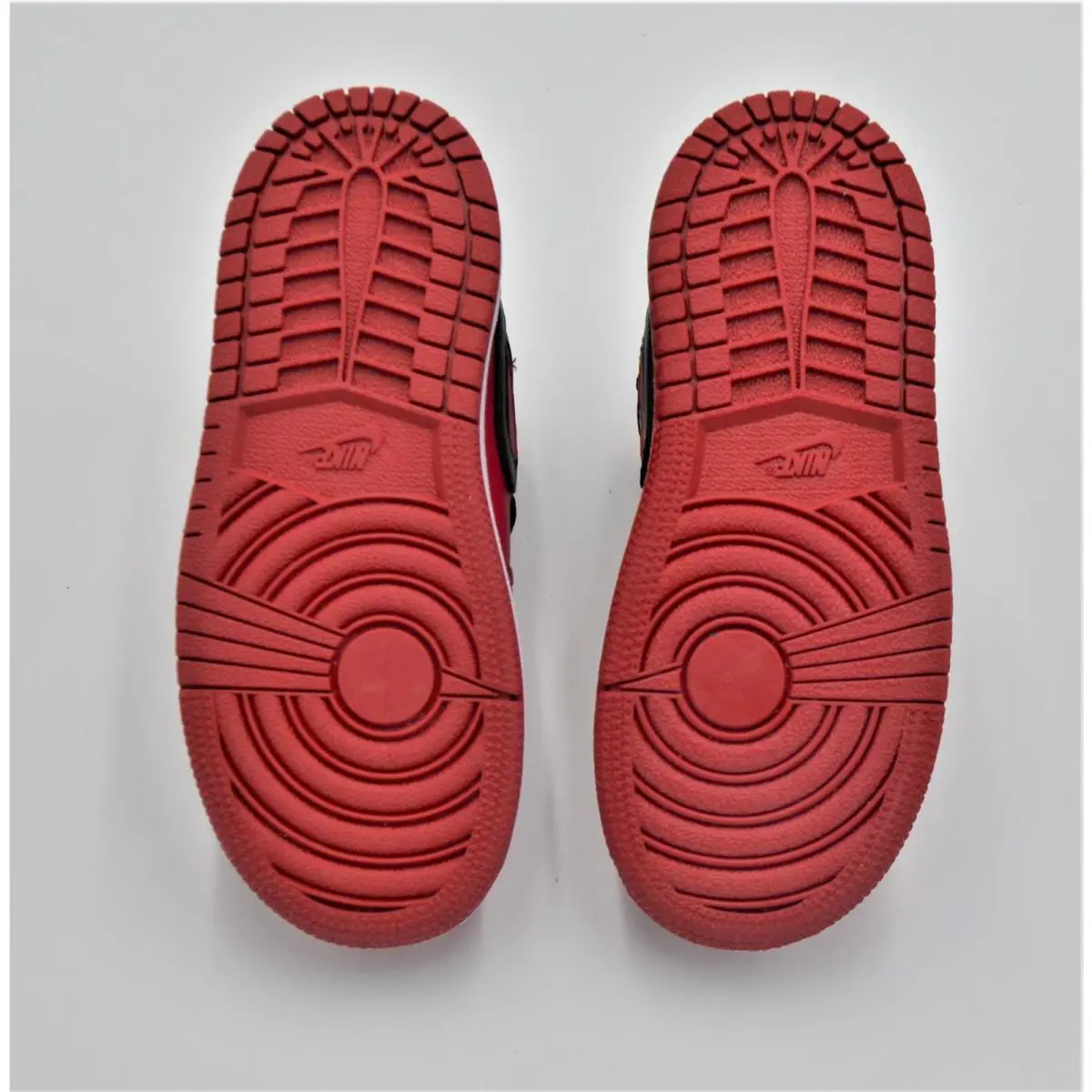 Nike shoes - Jordan 1 - Red 4