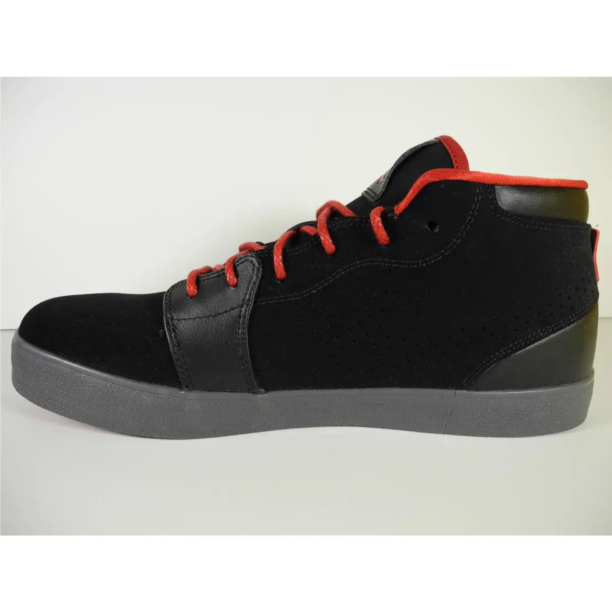 Nike shoes - Black (UPC: 091208644592) 4